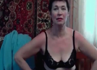 Russian mom loves fucking with animals